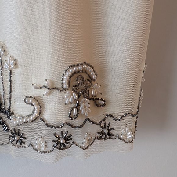 Embellished Ivory Sleeveless Top - Picture 3 of 5